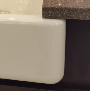 Apron-front sink with lip