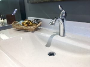 Shiny chrome post mount single handle faucet