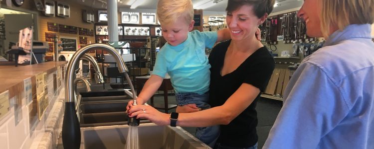 How to choose a pull-down or pull-out kitchen faucet