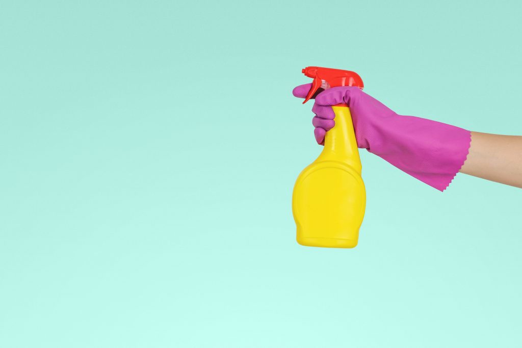 Spray_bottle_rubber_gloves